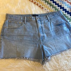 Free assembly Women’s shorts size 18